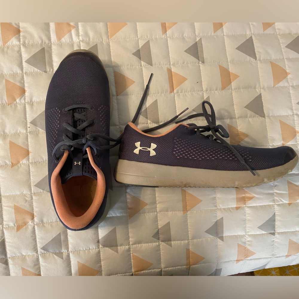Underarmour tennis shoes